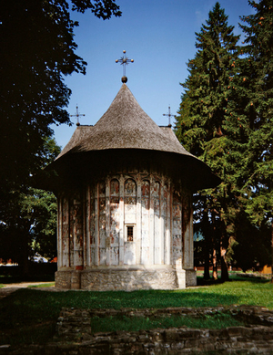 The church from the east (photo)