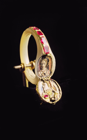 Locket ring belonging to Queen Elizabeth I, c.1575 (gold with enamel, rubies, diamonds & mother-of-pearl)