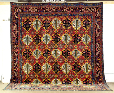 Baktiari Persian carpet, 1910