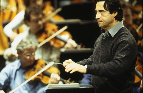 Riccardo Muti - portrait of the Italian conductor, conducting the Orchestre National de France, April 2002. b. 28 July 1941