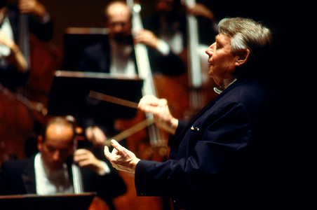 Robert Shaw conducting the Atlanta Symphony Orchestra, Paris, 1988. At the Theatre du Chatelet, June 1988