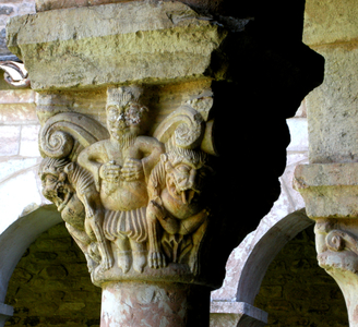 Capital with man between lions (photo)
