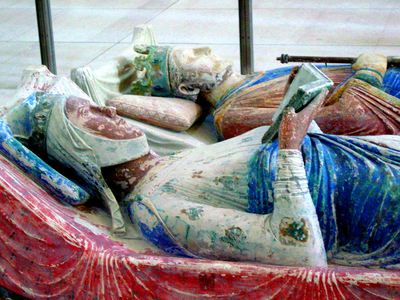 Effigy of Eleanor of Aquitaine and Henry II (photo)
