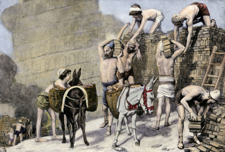 Religious temple built by the Jews: the Israeli prisoners building the ziggurat (or ziggurat) of the ancient Babylon (Etemenanki, which is supposed to be at the origin of the story of the Tower of Babel, was part of a complex called Esagil). Colourful engraving of the 19th century.