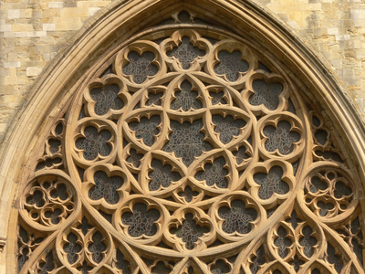View of the exterior showing a stained glass window (photo)