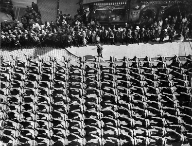 Defile of Nazi troops, arm leve, in Germany, cliche isolated anonymous, no date, no reference (family archives).