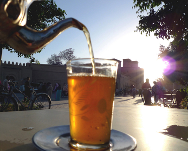 South Morocco: Taroundannt (Taroudant). Glass of the tea served on the terrace of a cafe. Photo by Patrice Cartier.