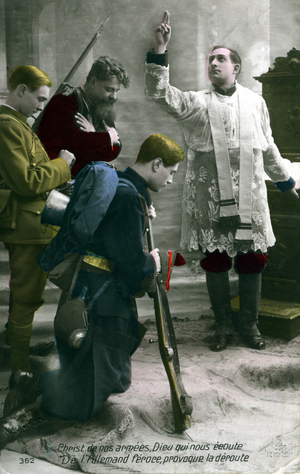 WWI postcard,  a priest blesses the soldiers of the French and allied armed forces. (photo)