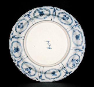Underside of a blue and white kraak plate, Egret mark, Wanli, 1595-1605 (porcelain) (see 205990)