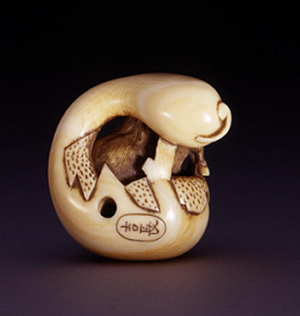 Signature on the reverse of a netsuke, Kyoto, c.1750-60 (ivory) (reverse of 193623)