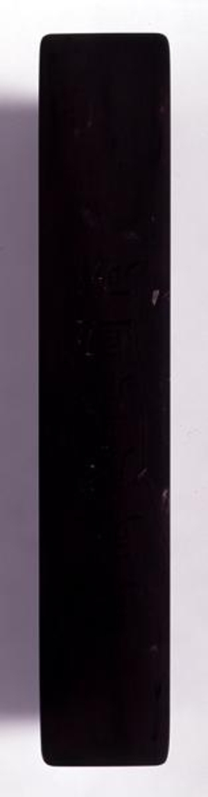 Inkstone made by Hsin-t'ien Huang Jen in imitation of an inkstone belonging to the Ming collector Hsiang Yuan-pein (1525-90) housed in the T'ien-lai ko, Ch'ien lung period 1736-95, Ch'ing dynasty, Kuangtung province, Chinese, 1758 (tuan stone) (side view) (see also 142702-3)