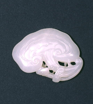 Pendant in the form of a branch of lingzhi (white stone)