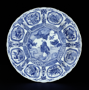 Blue and white kraak platter painted with Li Tiegvai crossing the sea on a double gourd, Wanli period, 1594-1610 (porcelain)