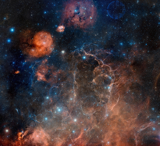 Remains of the Supernova of Vails - Nearly 12,000 years ago, a massive star exploded in the constellation of Vails. The star reaches the end of life and expels its material to become a small star only a few kilometres in diameter. This stellar corpse is a neutron star, the pulsar of the Voiles, barely visible towards the center of the image. The gas shell that surrounds it, extends today for more than 100 years - light; The field of this image is gigantic; it covers part of the sky equal to 19 times the apparent diameter of the full moon. Mosaic of images obtained from Siding Spring's 1.2m Schmidt UK Telescope