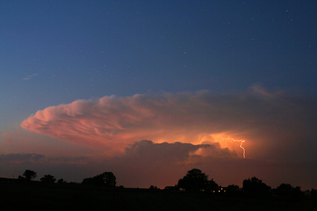 Storm under the stars - Lightning under the stars - A thunderstorm eclate at the tombee of the night