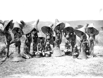 Kavirondo Fisherwomen, Kisumu, Kenya, c.1899-1901 (b/w photo)