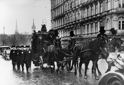 The remains of Napoleon II, son of Napoleon I, are moved from Vienna to the Dome des Invalides in Paris on the orders of Adolf Hitler, Vienna, 16 December 1940 (b/w photo)