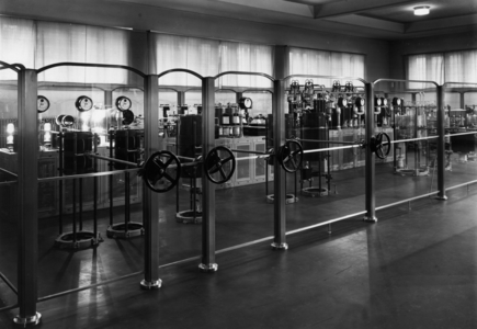 Radio broadcasting equipment at the transmission facility in Berlin-Tegel, c.1931 (b/w photo)