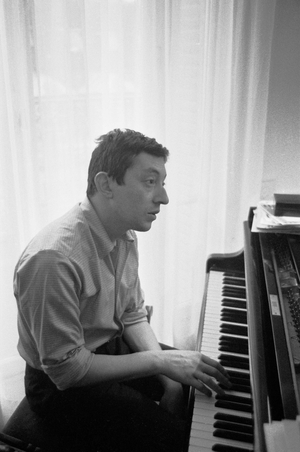 Portrait of Serge Gainsbourg (1928-1991), French singer and composer in Paris in 1966.