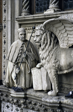 Doge Francesco Foscari kneeling before the Lion of Venice, Porta della Carta (photo)