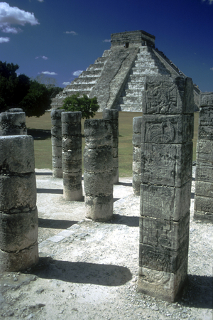 Pyramid of Kuculcan and Hall of 1000 Columns, 10th-12th century (photo)