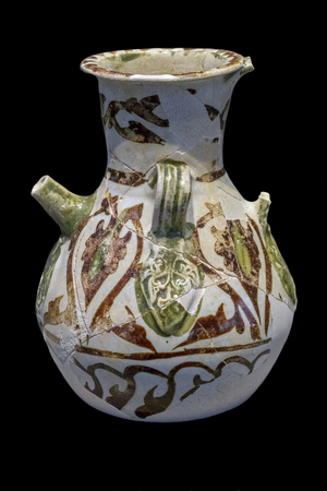 Vase has three handles. Suses, Iran, 10th century. Clayey paste, reflections monochrome chandeliers. Louvre Museum