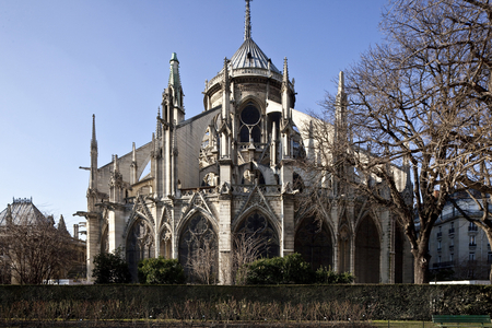 The bedside of Notre-Dame, the addition of the radiant chapels and the refection of the buttoned arches give a particularly refined appearance outside the cathedrale Notre-Dame de Paris - Paris 4 - XIIIth, XIIIth, XIXth, rehabilitation by Viollet-le-Duc -