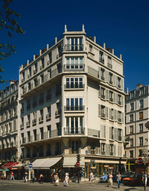Corner building between rue de Rivoli and rue Pavee, Paris.