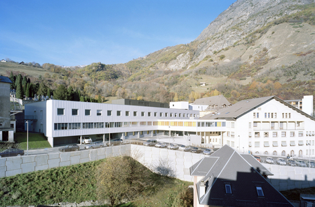 The Hospital Centre of Saint Jean de Maurienne (Savoie). Realisation 2005, architects Vincent Rey Millet and Nunc architects. Photography 15/08/06.