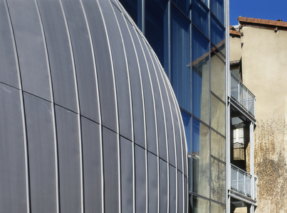 Zinc siding. Detail of the University of Law and Economics in Limoges (Upper Vienna) by Massimiliano Fuksas, 1996.