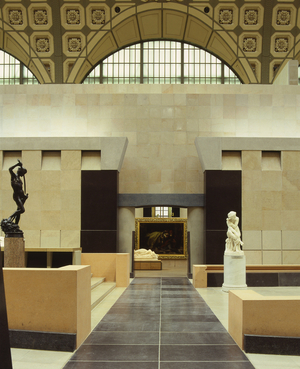 La grande Nef du Musee d'Orsay, 1 rue de Bellechasse, Paris 75007. Architects of rehabilitation between 1980-1986: ACT Architecture and Gae Aulenti. Photography 1986. Former Gare d'Orsay, built by Victor Laloux and inaugurated for the Universal Exhibition in Paris on 14 July 1900. Saving from demolition, the former station became a museum for national art collections from 1850 to 1914.