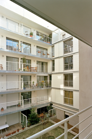 Housing, residential building in Clichy (Hauts de Seine). Realisation 2004, architect Bruno Decaris. Photography 02/05/04.