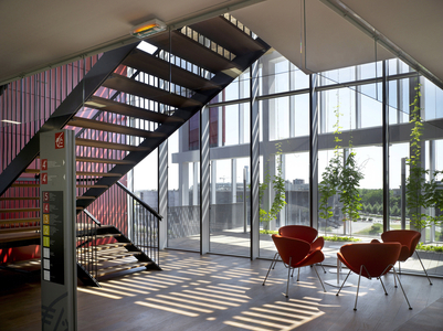 The headquarters of the Caisse d'Epargne, Avenue Willy Brandt, Euralille in Lille, Nord, Nord pas de Calais (Nord-Pas-de-Calais), France. Architecture by Michel Gutmann, Dusapin and Leclercq Architectes, 2008. Photography 15/07/2008