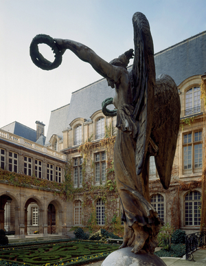 The Musee Carnavalet, 23 rue de Sevigne, Paris 75003. Architect: Nicolas Dupuis in 1548-1560 and rehabilitated in 1660 by Francois Mansart. Dedicated to the history of Paris, this grand museum has occupied two adjoining hotels since 1991: Hotel Carnavalet, one of the most beautiful hotels of the Parisian Renaissance and Hotel Le Peletier de Saint-Fargeau, built in the 18th century. In 1660, Francois Mansart was commissioned to expand and modernize it. In the foreground is the Victory Court with French gardens. Photograph 1992.