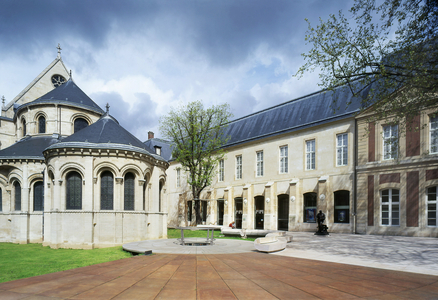 Renovation of the Musee des Arts et Metiers, 292 rue Saint Martin in Paris 75003. Architect Andrea Bruno, 2000. Photography 2000.