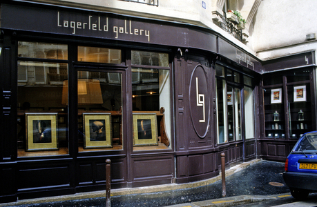 Galerie Karl Lagerfeld (Lagerfeld Gallery), 20 rue de Seine, Paris 75006. Photography 2000