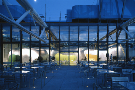 Le Cafe Georges, Centre Georges Pompidou, Paris 4. Jacob and MacFarlane Architecture, 2000. Photography 2000.