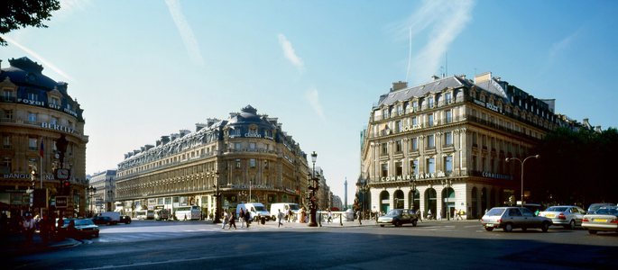 La Place de l'Opera in Paris 9th. Photography 10/05/02.