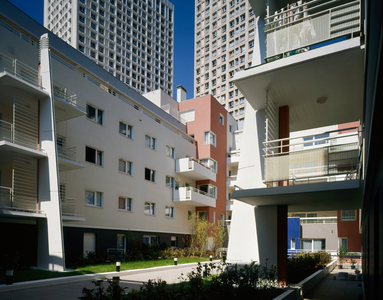 Social housing, rue Vandrezanne a Paris 75013. Realisation 1991, architects Jean Pierre Buffi, P Quere and G.Vaughan. Photography 1991.