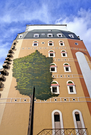 Painted wall, 78 quai Jemmapes, Paris 10 Designer: Rieti, 1988