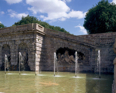 Jardins du chateau de Vaux Le Visomte (Vaux-Le-Vicomte) in Maincy (Seine et Marne). Architect Louis Le Vau (1612-1670), construction 1656-1659, gardens landscaped by Andre le Notre (1613-1700).