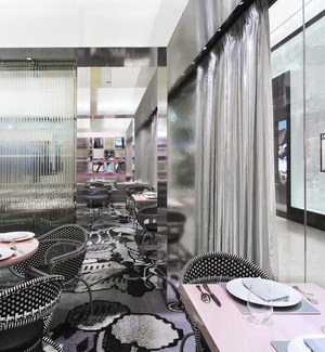 Le cafe Fauchon, Shinjuku, Tokyo. Architecture by Christian Biercher. Photography 30/05/07