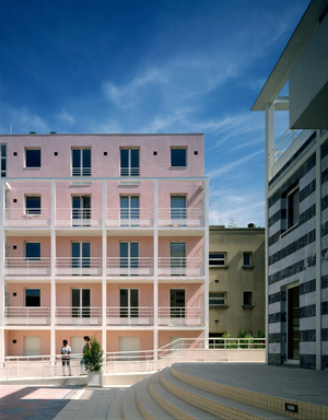 Social housing and post office in Paris 75018. realisation 199, architect Delorme Jean Claude. Photography 1994.