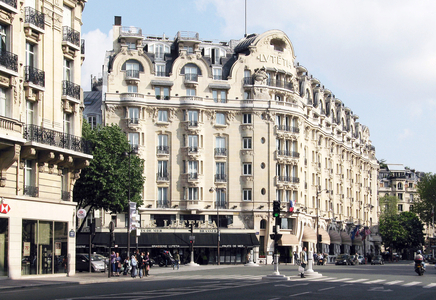 L'Hotel Lutetia, Boulevard Raspail, Paris 6th arrondissement. Architects Louis-Charles (Louis Charles) Boileau (1837-1914) and Henri Tauzin, construction 1911. Photography 07/05/06.