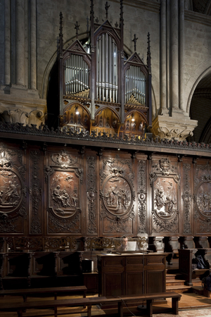 Used daily for evening services, the choir organ is an instrument of 30 games and 2,000 pipes, whose neological buffet of the 19th century is juche on the stalls of the choir of the cathedrale Notre-Dame de Paris - Paris 4 - XIIIth, XIIIth, XIXeme, rehabilitation by Viollet-le-Duc -