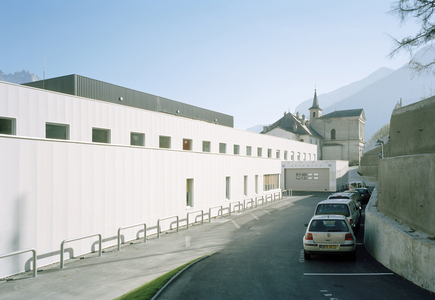 The Hospital Centre of Saint Jean de Maurienne (Savoie). Realisation 2005, architects Vincent Rey Millet and Nunc architects. Photography 15/08/06.