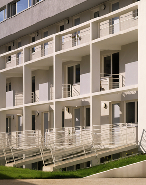 Social housing, rue de Bagnolet in Paris 75020. Realisation 1988, architect Chavannes Patrick. Photography 1988.
