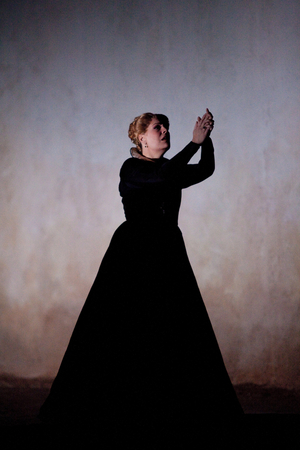 Sondra Radvanovsky interpreting Elisabetta di Valois. Don Carlo, opera by Giuseppe Verdi at the Opera Bastille, Paris, February 2010. Orchestre et choreurs de l'Opera de Paris directed by Carlo Rizzi and directed by Graham Vick. Photography