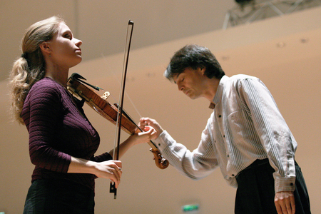 The Lyon National Orchestra conducts by Jun Markl at Salle Pleyel. Julia Fisher on the violin. Photography 2008 (13/05/08).
