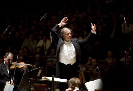 London Symphony Orchestra conducts by Valery Gergiev (Valeri Guergeiev) at the Salle Pleyel. Photography 2008 (13/10/2008).